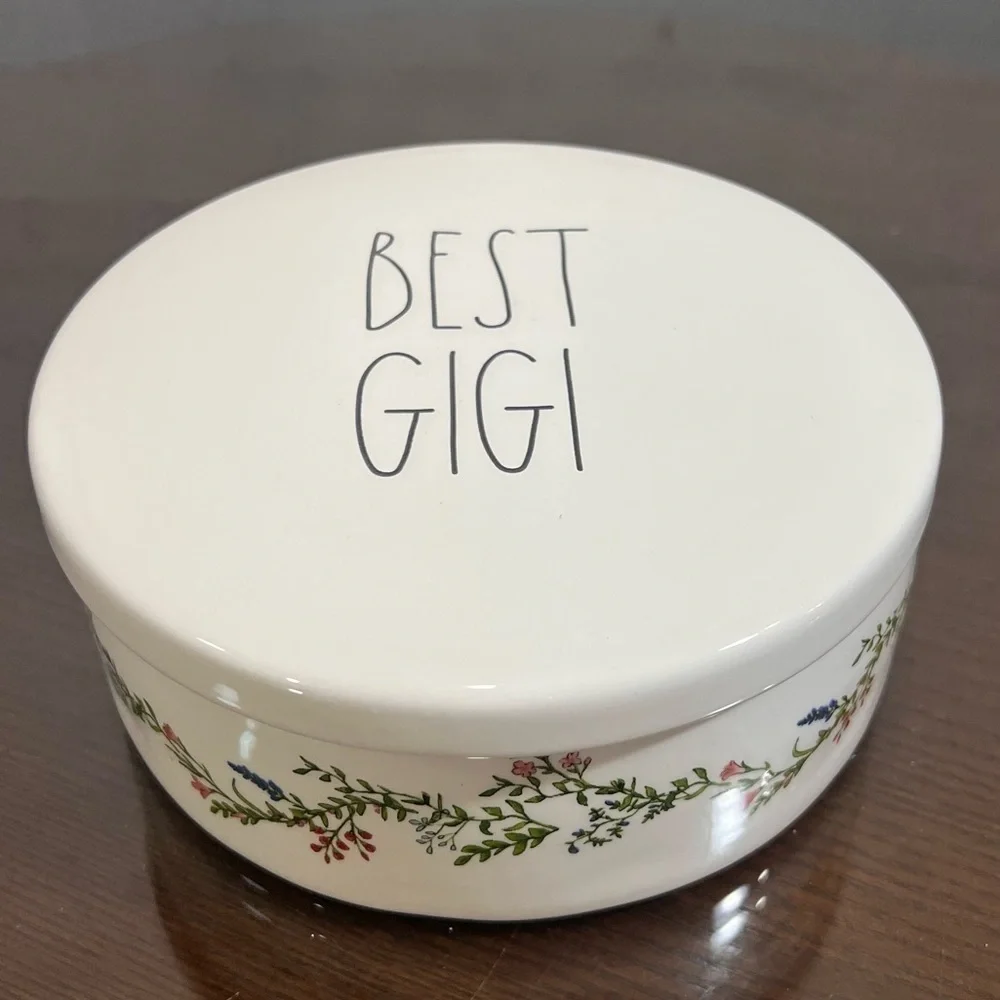 RAE DUNN COLLECTIBLE CERAMICS Trinket Tray “Best Gigi” embossed! Great gift NWOT